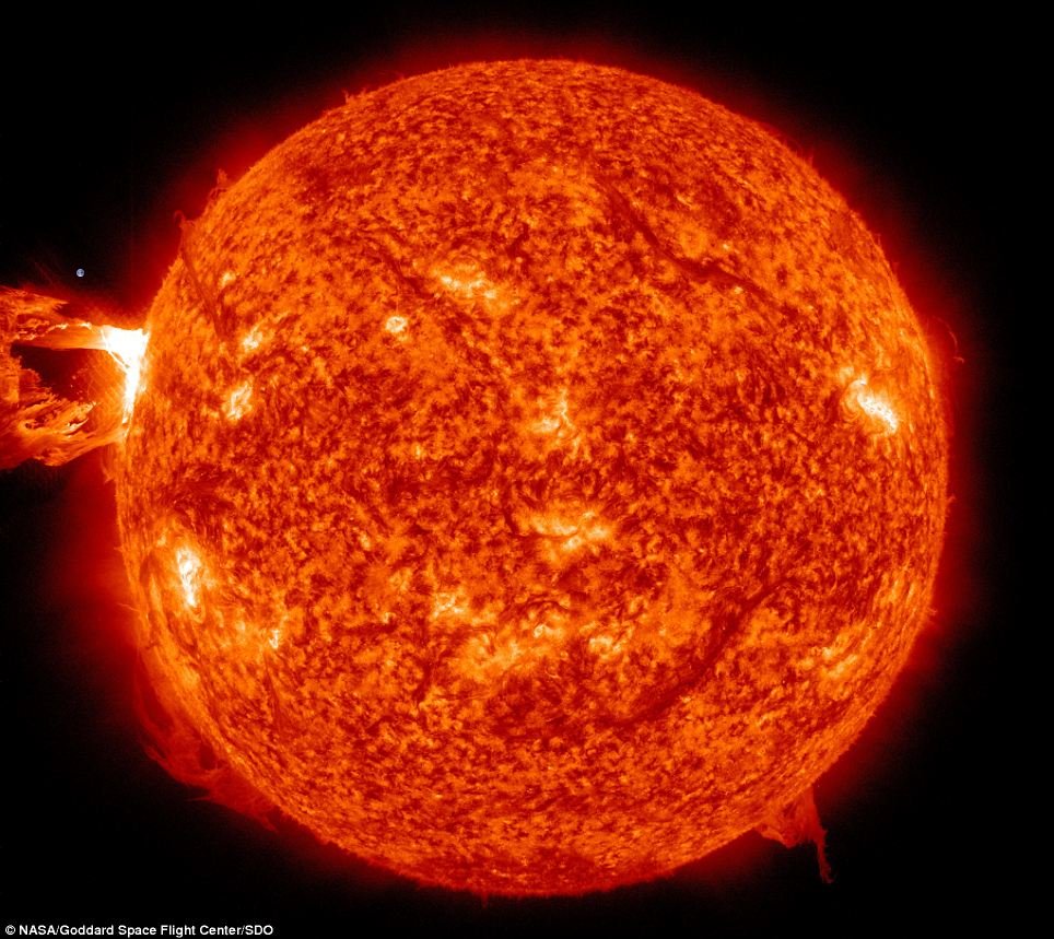 files/2012/04/2012-04-15-sun-flares-vs-earth-full.jpg